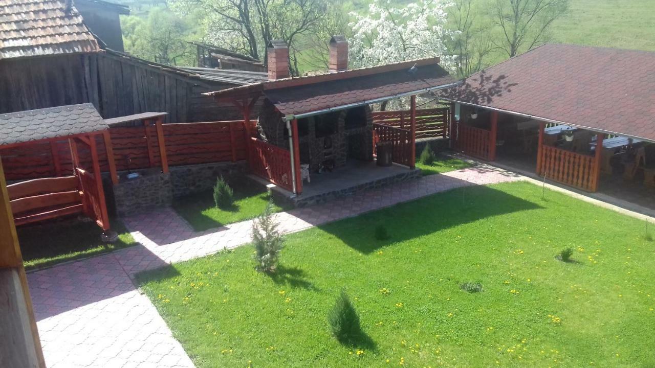 Casa Leonardo 호텔 Haţeg 외부 사진